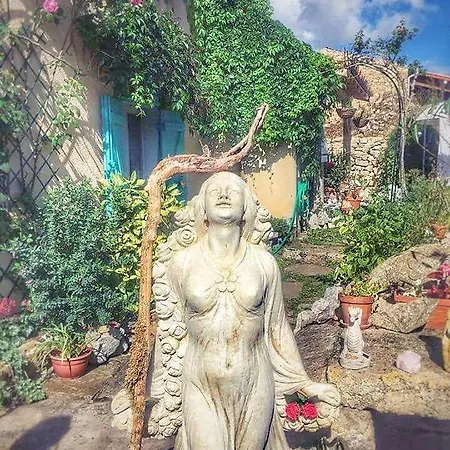 Couette-café L'occitania D'hotes 3*
